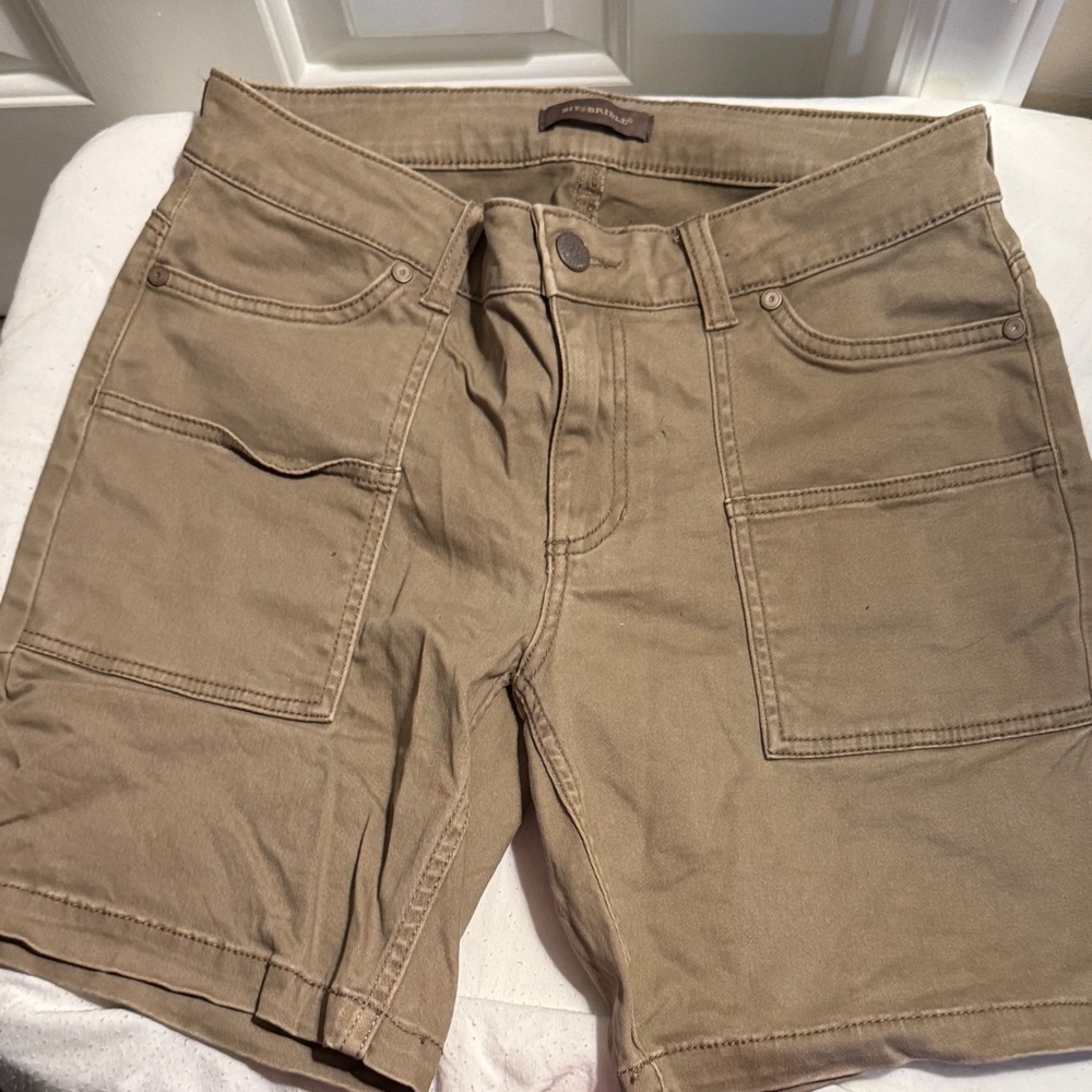 Bit & Bridle Beige Shorts